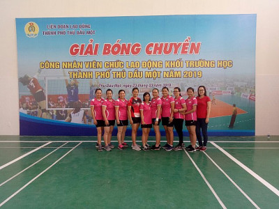 Tham dự giải bóng chuyền