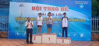 Tham gia hội thi bơi cấp thành phố