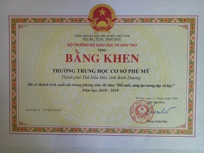 Trường nhận bằng khen "Đổi mới, sáng tạo trong dạy học" do Bộ trưởng bộ giáo dục và đào tạo tặng