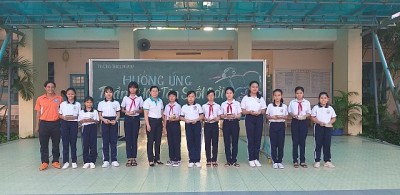 Thư viện phát sách cho các lớp học