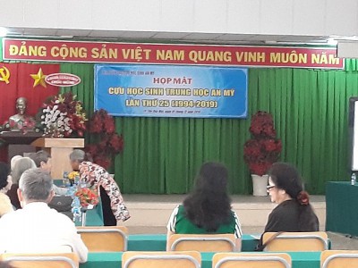 Học sinh nhà trường nhận học bổng từ công ty Biconsi