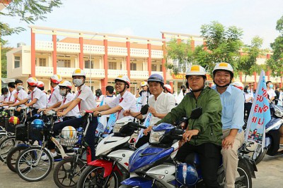 Hưởng ứng "An toàn giao thông"