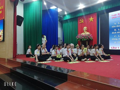 Học sinh tham dự thi