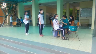Trường THCS Phú Mỹ tiép tục tổ chức tiêm vắc xin cho học sinh