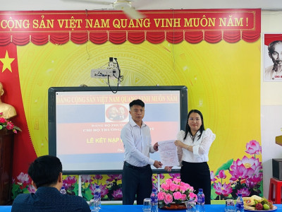 Lễ kết nạp đảng viên mới