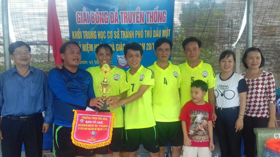 Trường THCS Phú Mỹ dành cúp vàng tại giải bóng đá liên trường