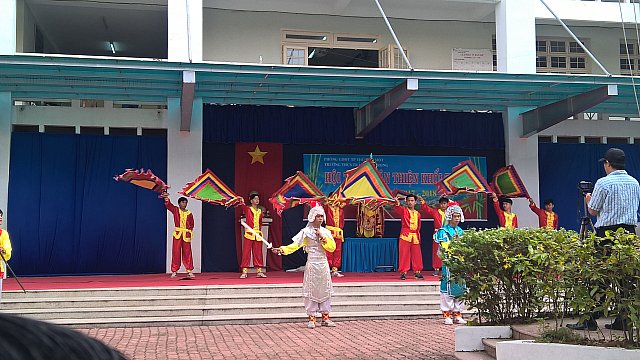 Văn nghệ chào mừng của trường THCS Trần Bình Trọng