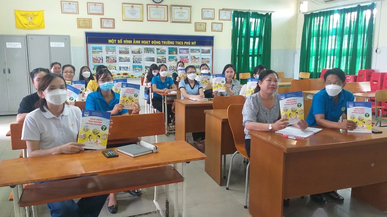 Trường THCS Phú Mỹ tham gia tập huấn sách giáo khoa khối 7, năm học 2022 - 2023