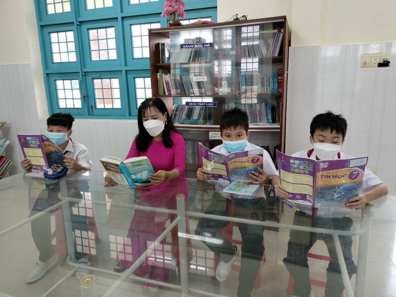 Thư viện trường THCS Phú Mỹ đã sẵn sàng đón học sinh đến đọc sách