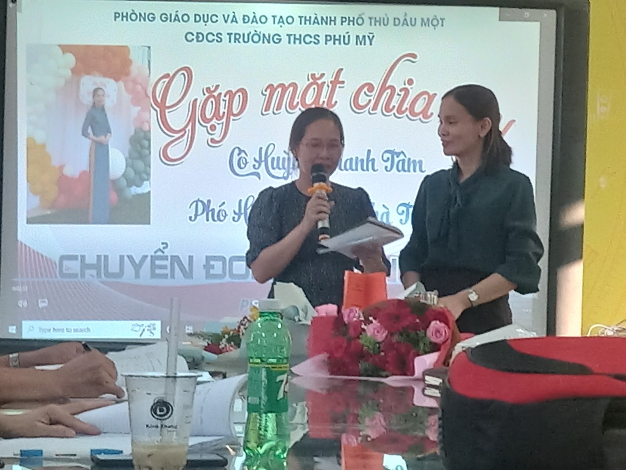 Trường THCS Phú Mỹ tổ chức buổi chia tay cô Huỳnh Thanh Tâm phó Hiệu trưởng trường để nhận nhiệm vụ mới