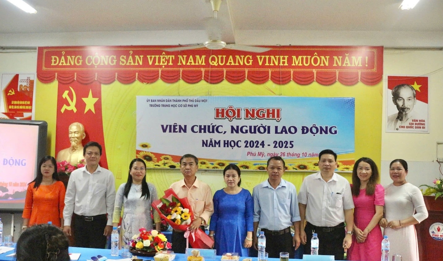 Trường THCS Phú Mỹ tổ chức thành công Hội nghị viên chức, người lao động năm học 2024-2025