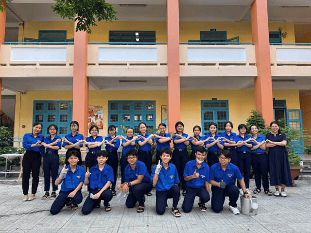 Đoàn viên thanh niên tích cực chăm sóc “Vườn hoa thanh niên” chào mừng kỷ niệm 135 năm Ngày sinh Chủ tịch Hồ Chí Minh (19/05/1890 – 19/05/2025)